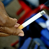 흡연 남성의 폐암 위험, 비타민 B 보충제 섭취로 상승?