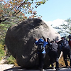 설악산 흔들바위 추락!? 미국인 관강객 11명 입건