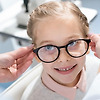 시력이 나쁜 아이에게 안경을 쓰게하면 성적은?