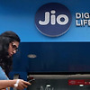 구글, 인도 통신회사 Jio Platforms에 4조 8천억원을 출자 한 목적은?