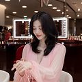 김유정, 핑크 시스루 원피스 입고 한층 성숙해진 느낌...우아한 분위기