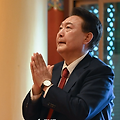 [사진읽기] 윤석열대통령, 부산 삼광사에서 기도