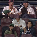 현빈♥손예진, 공유·이동욱과 MLB 개막전 관전...득남 후 부부 동반 나들이