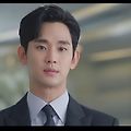 ‘눈물의 여왕’에서 김수현이 홍해인, 박성훈의 관계에 살짝 질투심