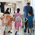 3자녀 이상 다자녀 가구 공항 우선출국…6월 '패스트트랙' 도입