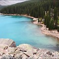 흐린날의 에메랄드 빛 모레인 호수(Lake Moraine)