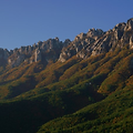 자연의 위용과 예술성을 보여주는 기암절벽의 극치 - 울산바위