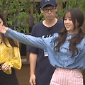 케이 애교 보는 선미 눈빛
