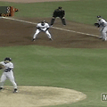 홈런을 치고 기뻐하는 배리 본즈 (Barry Bonds)