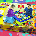 다양한 색상의 점토로 아이의 상상력을 자극해보자 : PlayDoh Creative Center