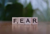 공포마케팅(FOMO)의 실체! 한정 수량, 타임세일에 속지 않는 법