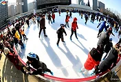 서울광장 스케이트장 개장, 천원으로 스케이트 타러가자