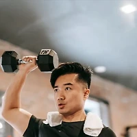 덤벨과 바벨을 활용한 어깨 운동 방법 및 효과 분석