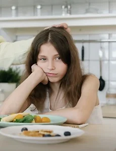 밥을 늦게 먹는 아이, 해결 방법 5가지! 식사 시간을 즐겁게 만드는 비결