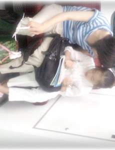 지하철에서 어머니의 학구열! 썸네일