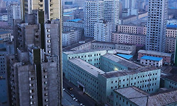 이상한 나라의 앨리스로 보여지는 북한 평양의 모습
