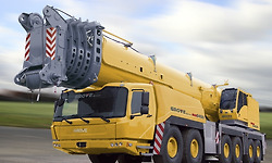 이 세상에서 가장 강력하고 덩치가 큰 모바일 차량 크레인