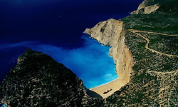 지구환경 사진작가인 얀 아르튀스 베르트랑(Yann Arthus Bertrand)의 '하늘에서 본 지구(Earth from above)' - 2부