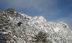 같은 장소를 촬영한 한겨울과 한여름의 지리산 풍경들