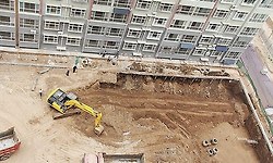 중국에서 이런 황당한 일이? - 아파트 다 지어놓고 뒤늦게 지하주차장을 ..