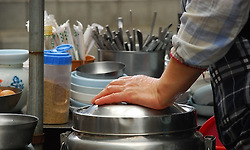 시장통 좌판식당에서 만난 고향아줌마