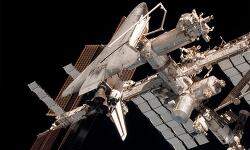 NASA에서 공개한 인데버 우주왕복선과 국제우주정거장의 도킹 기념사진