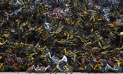 중국의 공공자전거 공급과잉으로 방치된 엄청난 자전거들