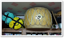 2002년 월드컵때 아들이 메고 다녔던 북의 주인을 찾습니다.