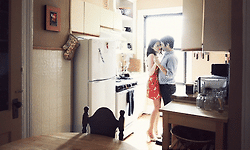 구식 로봇가족이 벌이는 식탁 대소동 - 3D 애니메이션 영상 "Dubstep Dispute"