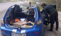 러시아에서 일어난 황당한 교통사고 - 차 지붕이 사라진 마쯔다(Mazda) 자동차