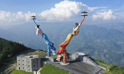 중국 충칭의 움직이는 전망대 비천지문(飞天之吻)