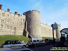 윈저 성(Windsor Castle)에서 왕족이 되어보자.