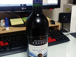Famille Castel Medium Sweet Red