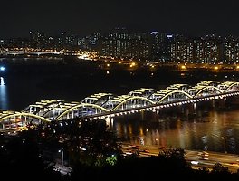 한강의 아름다움과 고요함의 여행을 떠나요.
