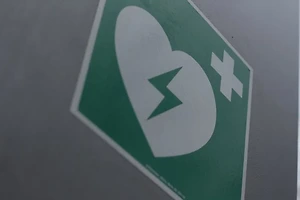 심폐소생술(CPR) 가이드 | 효과적인 응급처치 방법과 시행법 썸네일