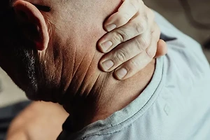 무릎 퇴행성 관절염 원인과 통증 증상, 치료 전 꼭 알아야 할 정보 썸네일