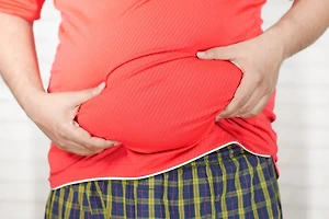 자주 속이 더부룩하다면? 소화불량 증상과 주요 원인 확인 썸네일