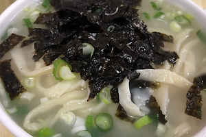 생방송아침이좋다 48년 전통의 권경자할머니의 대왕 손칼국수 맛집