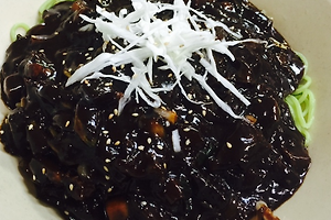 생방송투데이 부추짜장면 부추만두 밝히는 맛피디 부추를 넣은 짜장면 4월 25일 방송
