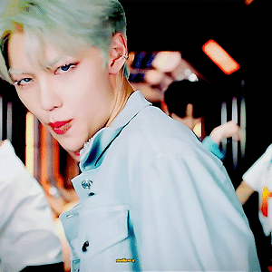 200526 Top MV