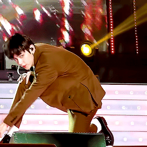 201229 [2020 가요대전] 투모로우바이투게더 수빈 '셜록+5시 53분의 하늘에서 발견한 너와 나' (TXT SOOBIN FanCam)