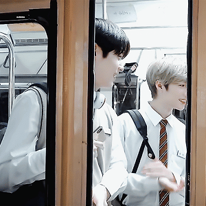 200213 [T:TIME] HUENINGKAI's play in the subway - TXT (투모로우바이투게더)