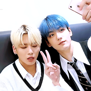 201223 [T:TIME] Selfies with Sleeping TAEHYUN - TXT (투모로우바이투게더)
