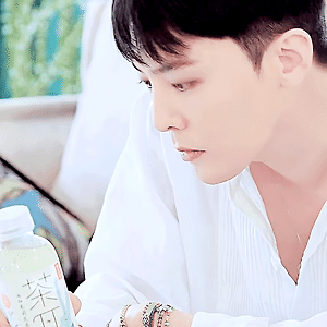 Nongfu Spring Tea Pie weibo