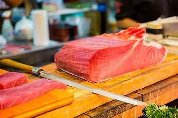 참다랑어 부위에 대한 설명 1부 – 참치의 맛이 다른 생선과 다른 이유, 도로, 토로와 가마살의 뜻의 의미와 일본어 유래 - 참다랑어의 뱃살과 등살 기준의 부위 설명