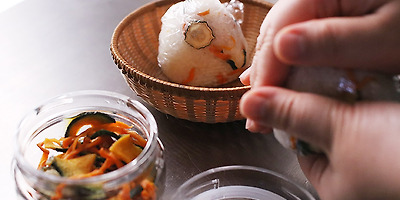 채소 말리기와 주먹밥, 맛과 건강을 한번에 (일본 까마귀 썰)