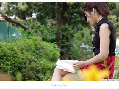 [파주 돌곶이] 꽃마을에 앉아 책있는 여인 - 문성원