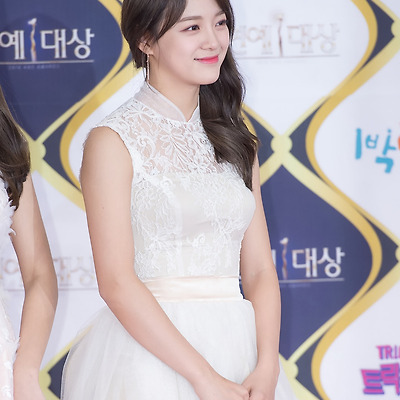 [2016.12.24] KBS연예대상 레드카펫 아이오아이 김세정