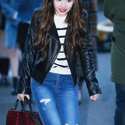 170224 뮤직뱅크 출근길 나연, 쯔위