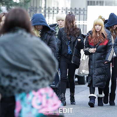 130208 뮤직뱅크 오후출근길 헬로비너스 Photo by EDIT